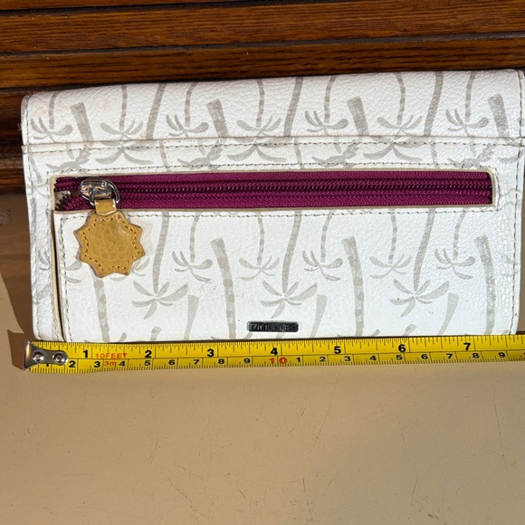 Relic Multicolor Parrot Design Wallet - Picture 3 of 4